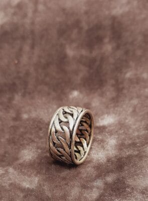 SILVER RING
